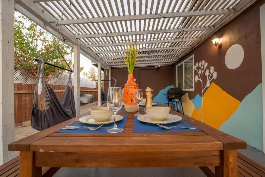 Palm Vista Retreat *Hot Tub/Cowboy Pool/Hammocks* Villa Joshua Tree Bagian luar foto