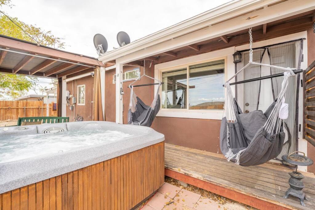 Palm Vista Retreat *Hot Tub/Cowboy Pool/Hammocks* Villa Joshua Tree Bagian luar foto