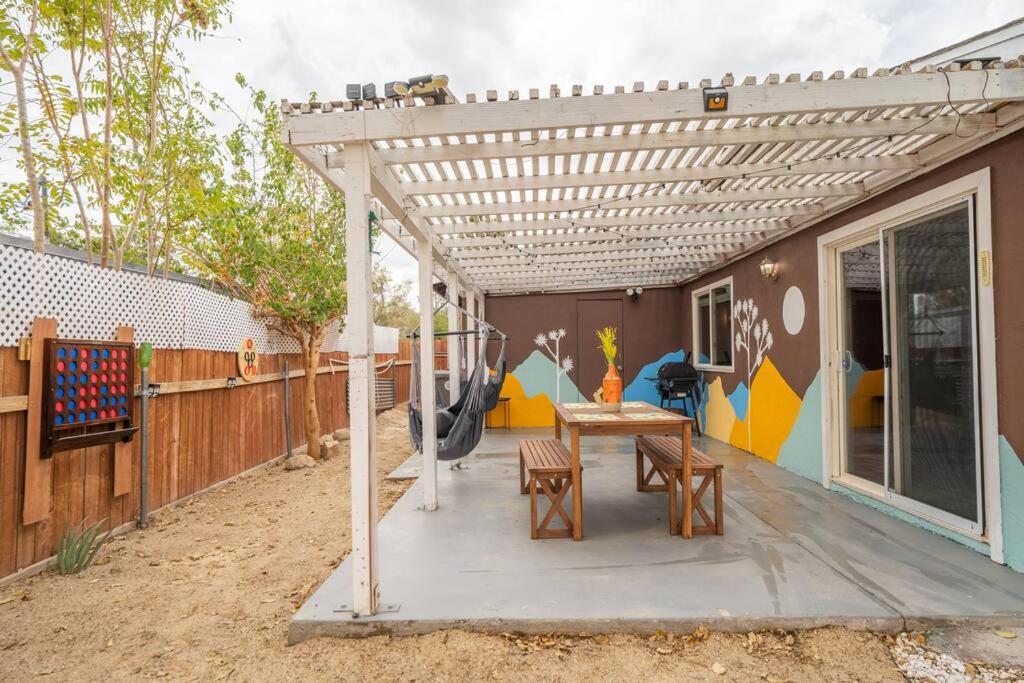 Palm Vista Retreat *Hot Tub/Cowboy Pool/Hammocks* Villa Joshua Tree Bagian luar foto