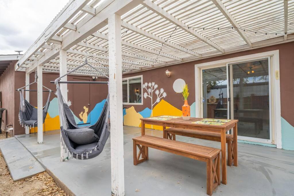 Palm Vista Retreat *Hot Tub/Cowboy Pool/Hammocks* Villa Joshua Tree Bagian luar foto