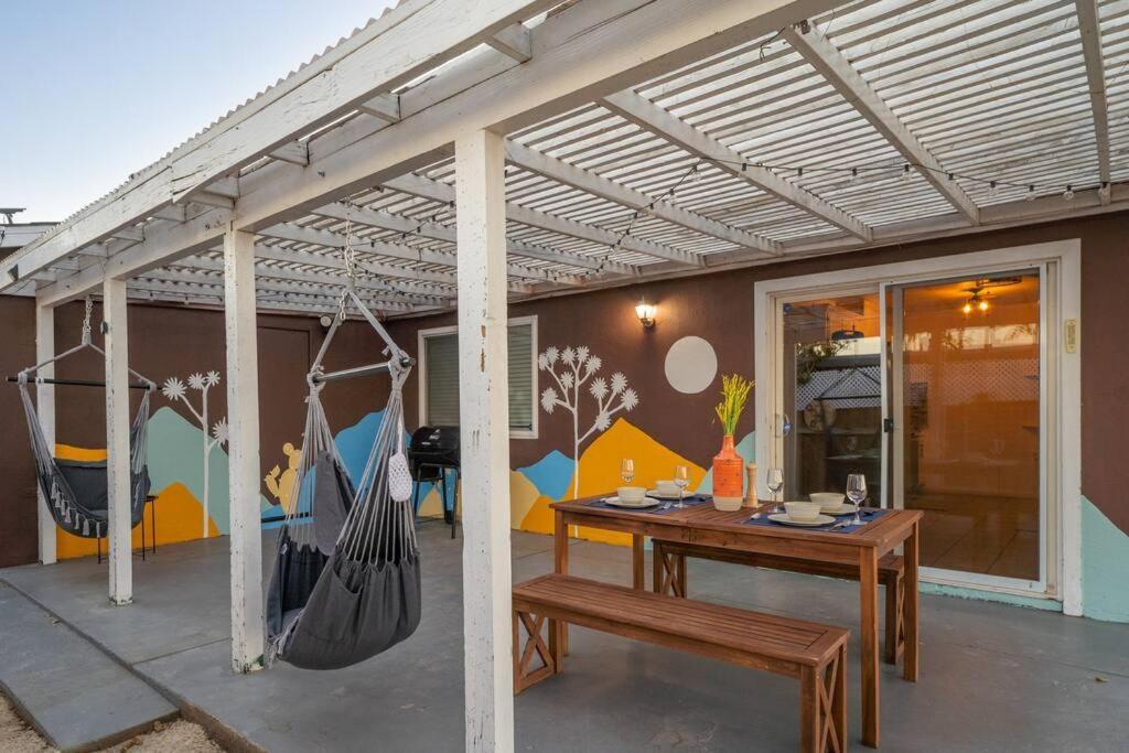 Palm Vista Retreat *Hot Tub/Cowboy Pool/Hammocks* Villa Joshua Tree Bagian luar foto