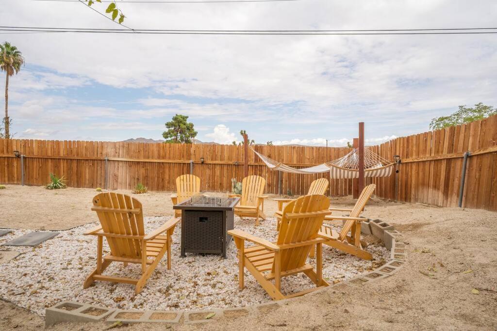 Palm Vista Retreat *Hot Tub/Cowboy Pool/Hammocks* Villa Joshua Tree Bagian luar foto