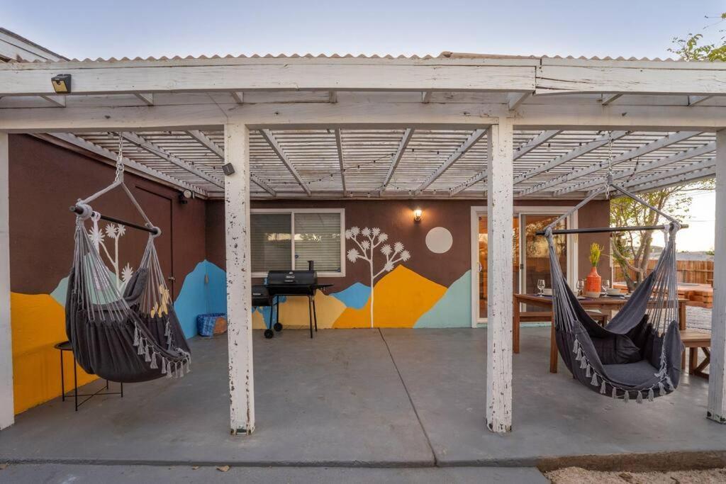 Palm Vista Retreat *Hot Tub/Cowboy Pool/Hammocks* Villa Joshua Tree Bagian luar foto