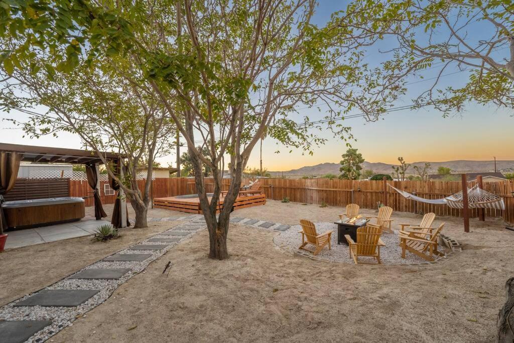 Palm Vista Retreat *Hot Tub/Cowboy Pool/Hammocks* Villa Joshua Tree Bagian luar foto