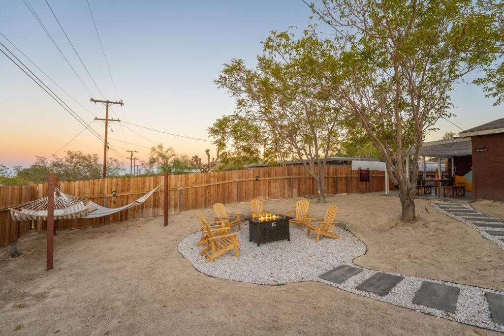 Palm Vista Retreat *Hot Tub/Cowboy Pool/Hammocks* Villa Joshua Tree Bagian luar foto