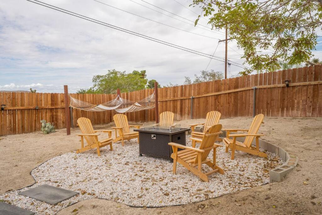 Palm Vista Retreat *Hot Tub/Cowboy Pool/Hammocks* Villa Joshua Tree Bagian luar foto
